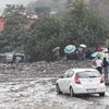 Son dakika... Trabzon’da şiddetli yağış ve heyelandan yol kapandı