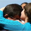 Davutoğlu'nu alnından öptü! Davutoğlu'nu alnından öptü!