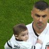 Cenk Tosun tribünde, oğlu sahada Cenk Tosun tribünde, oğlu sahada