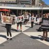 İsveç'te hayvan hakları için sessiz protesto gösterisi İsveç'te hayvan hakları için sessiz protesto gösterisi