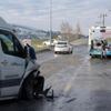 Servis minibüsü, halk otobüsüne çarptı: 8 öğrenci yaralı Servis minibüsü, halk otobüsüne çarptı: 8 öğrenci yaralı