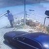 Park yerinin bariyer kolunu söktü