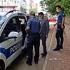 Cami duvarlarını el izleriyle doldurdu Cami duvarlarını el izleriyle doldurdu