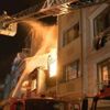 Beyoğlu'nda 3 katlı bina yandı Beyoğlu'nda 3 katlı bina yandı