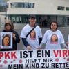 Kızı PKK tarafından kaçırılan acılı anne Almanya'da Başbakanlık önündeki eylemini sürdürdü