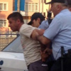 Ehliyetini kaptırınca yolu trafiğe kapattı Ehliyetini kaptırınca yolu trafiğe kapattı