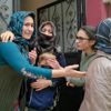 Mahallenin kadınları korkudan birbirlerine sarıldı. Ne olduysa 1 saatte oldu