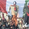 Pakistanlılardan bir garip Charlie Hebdo protestosu Pakistanlılardan bir garip Charlie Hebdo protestosu