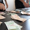 Dilencinin üzerinden 16 bin 600 lira çıktı Dilencinin üzerinden 16 bin 600 lira çıktı