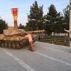 Harran'da 'Tank durduran Erdoğan' heykeli Harran'da 'Tank durduran Erdoğan' heykeli