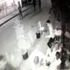 Sokak ortasında silahlı saldırı kamerada Sokak ortasında silahlı saldırı kamerada
