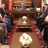 Öğrenciler ile dolmuşçular arasındaki kavga valilikte sona erdi Öğrenciler ile dolmuşçular arasındaki kavga valilikte sona erdi