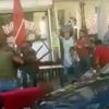 Çayevi önünde masa ve sandalyelerle birbirlerine girdiler: 12 gözaltı Çayevi önünde masa ve sandalyelerle birbirlerine girdiler: 12 gözaltı