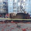 Domates yüklü kamyon devrildi, sürücüsü hayatını kaybetti