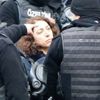 Polisi ısıran HDP'li Saliha Aydeniz şimdi de tekme attı Polisi ısıran HDP'li Saliha Aydeniz şimdi de tekme attı