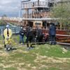 İnsanların gözü önünde kıyafetleri ile yürüyerek girdiği ırmakta boğuldu
