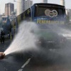 Fenerbahçe Ülker itfaiye aracı ile uğurlandı Fenerbahçe Ülker itfaiye aracı ile uğurlandı