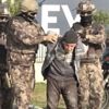 DEAŞ'lı infazcı babanın oğlu da örgüt üyesi çıktı DEAŞ'lı infazcı babanın oğlu da örgüt üyesi çıktı