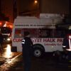 Çekmeköy'de CHP'nin seçim aracı yandı Çekmeköy'de CHP'nin seçim aracı yandı