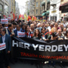 Gezi Parkı olaylarında ölenler İstiklal Caddesinde anıldı Gezi Parkı olaylarında ölenler İstiklal Caddesinde anıldı