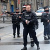 Polis, bıçaklı saldırganı vurdu Polis, bıçaklı saldırganı vurdu