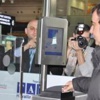 Pasaport yerine parmak iziyle geçiş başladı Pasaport yerine parmak iziyle geçiş başladı