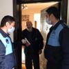 Evden çıkamayınca zabıta görevlisi aracılığıyla bağış ... Evden çıkamayınca zabıta görevlisi aracılığıyla bağış ...