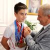 Başkan Demirtaş şampiyonu altınla ödüllendirdi