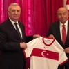 Nihat Özdemir'den Budapeşte Büyükelçisi'ne ziyaret Nihat Özdemir'den Budapeşte Büyükelçisi'ne ziyaret