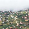 Karadeniz'deki Sisdağı Yaylası güzelliğinin üzerine sis çöktü! Betonarme yapılara büründü Karadeniz'deki Sisdağı Yaylası güzelliğinin üzerine sis çöktü! Betonarme yapılara büründü