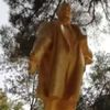 İmamlar topladıkları parayla Lenin heykelini restore ettirdi İmamlar topladıkları parayla Lenin heykelini restore ettirdi