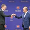 Çavuşoğlu'ndan Macron'a: Önce dürüst ve şeffaf ol Çavuşoğlu'ndan Macron'a: Önce dürüst ve şeffaf ol