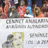 Tolga Zengin'e Trabzonspor taraftarı sahip çıktı Tolga Zengin'e Trabzonspor taraftarı sahip çıktı