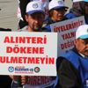Bolu Belediyesinde işten çıkarılan işçilerin oturma eylemi devam ediyor Bolu Belediyesinde işten çıkarılan işçilerin oturma eylemi devam ediyor