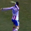 Faul çalınmamasına sinirlenen Arda Turan ayakkabısını hakeme fırlattı Faul çalınmamasına sinirlenen Arda Turan ayakkabısını hakeme fırlattı