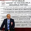 Kürsüye bu pankartla çıktı