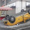İzmir'de taksiler çarpıştı: 2 yaralı İzmir'de taksiler çarpıştı: 2 yaralı