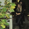 Çağatay Ulusoy sarışın bir kadınla görüntülendi Çağatay Ulusoy sarışın bir kadınla görüntülendi