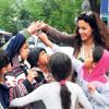 Cansu Tosun'un çocuklar etrafını sardı