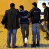 Eylemciler komiseri vurdu Eylemciler komiseri vurdu