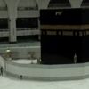 Kabe’de cuma namazı tavaf alanının dışında kılındı Kabe’de cuma namazı tavaf alanının dışında kılındı