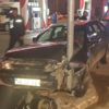 Otomobil trafik lambasına çarptı Otomobil trafik lambasına çarptı