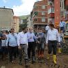 Giresun'daki sel felaketinde bakanlar incelemelerde bulundu! Selzedelere kepçeyle ulaştılar Giresun'daki sel felaketinde bakanlar incelemelerde bulundu! Selzedelere kepçeyle ulaştılar