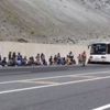 Asker arızalanan otobüste yakaladı! Tam 103 kişi Asker arızalanan otobüste yakaladı! Tam 103 kişi