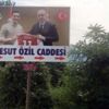 Mesut Özil'in isminin olduğu tabela değişti