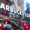 Adana'daki Starbucks'a Türk bayrağı Adana'daki Starbucks'a Türk bayrağı