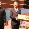 Cumhurbaşkanı Yardımcısı Fuat Oktay, öğrencilere bilgisayar dağıttı Cumhurbaşkanı Yardımcısı Fuat Oktay, öğrencilere bilgisayar dağıttı