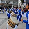 Güney Koreli öğrencilerden Çeşme’de ritim gösterisi Güney Koreli öğrencilerden Çeşme’de ritim gösterisi