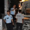 Polis, çöp aracında 'bebek' aradı Polis, çöp aracında 'bebek' aradı