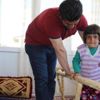 İki kızının konuşup, yürümesini istiyor İki kızının konuşup, yürümesini istiyor